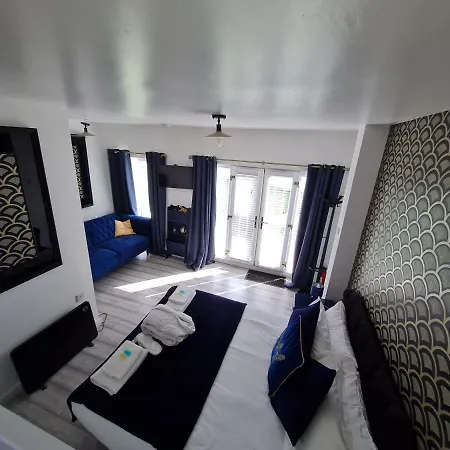 The Mayfair Lodge & Family Suite-3